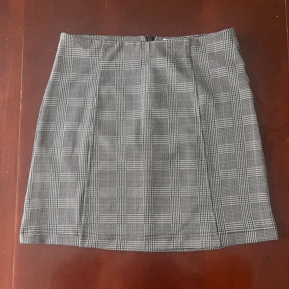 Black and White Mini Skirt - Picture 1 of 5